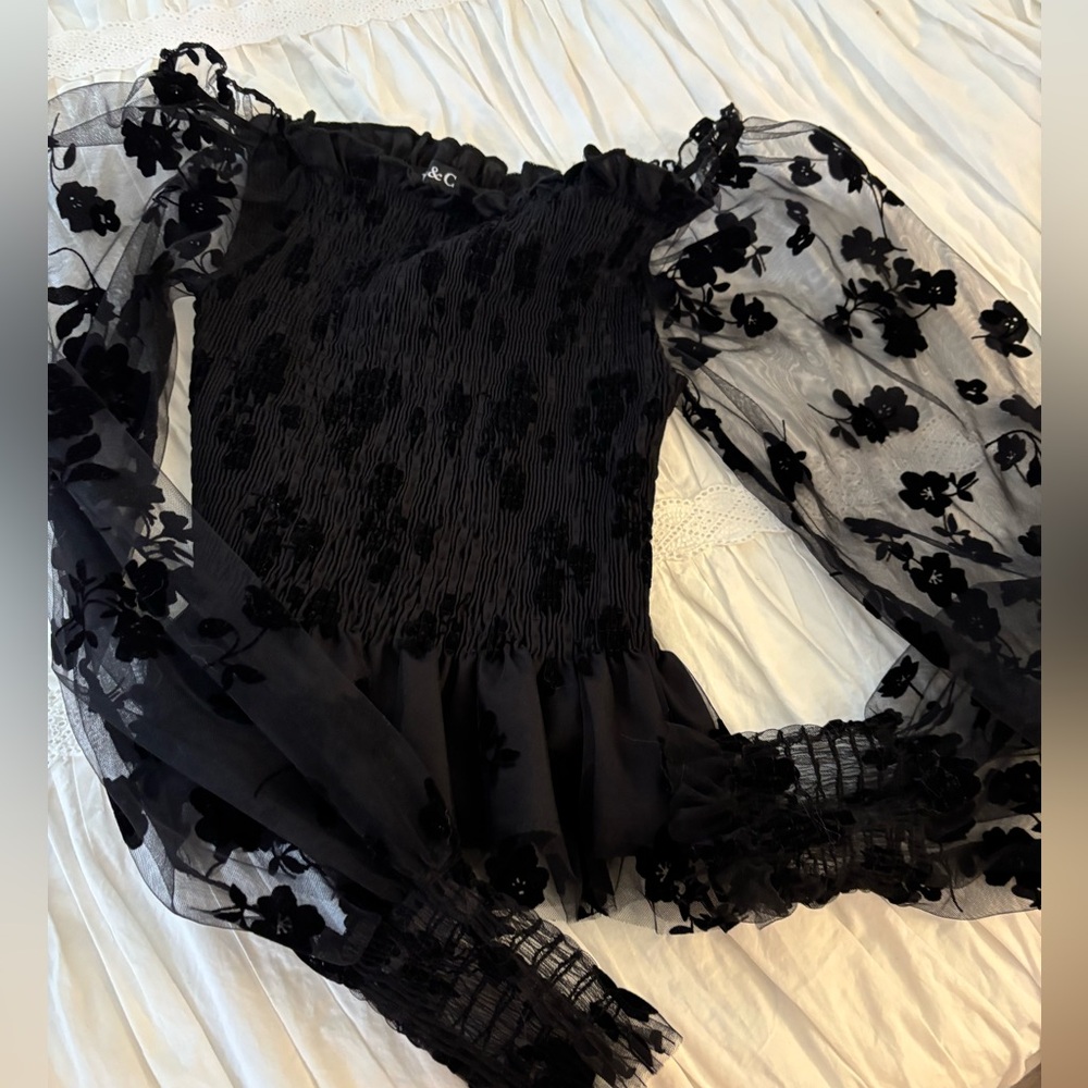 Black mesh shirt and very cute for going out. Size S/M.